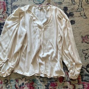 ANDREE BY UNIT Cream V-Neck Blouse